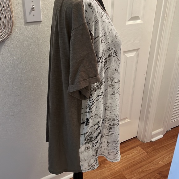 Two by Vince Camino khaki green top - Picture 4 of 5